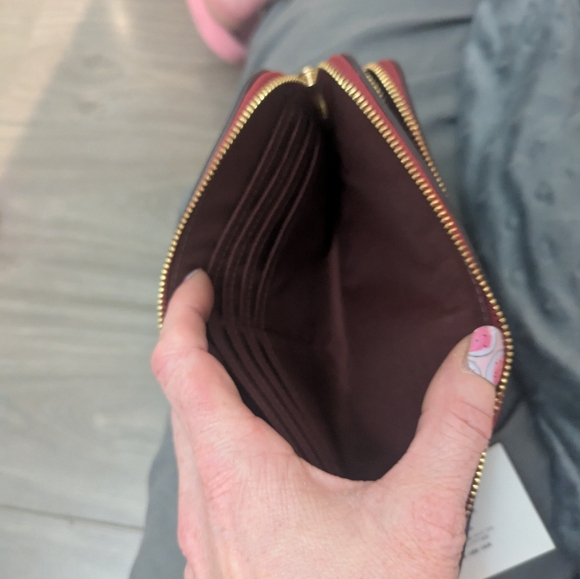 Used Once , Coach Wallet, Perfect Condition - Picture 5 of 7